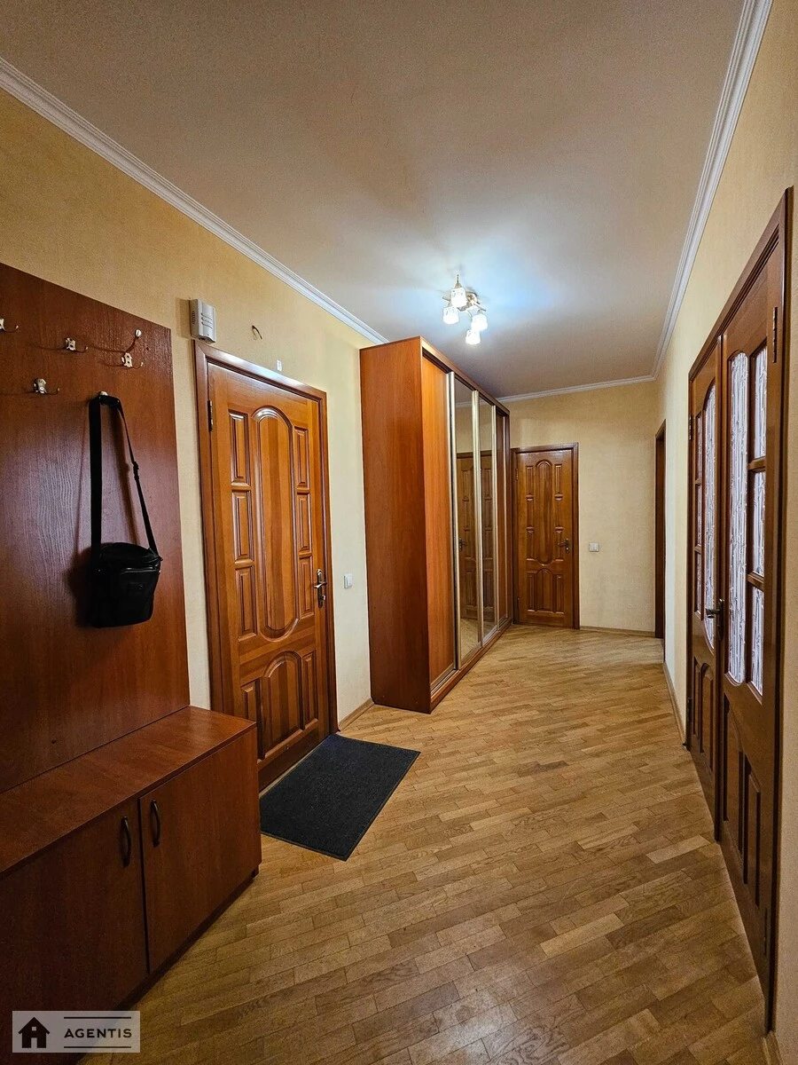 Apartment for rent 2 rooms, 80 m², 5th fl./17 floors. Oresta Vaskula vul. Feodory Pushynoyi, Kyiv. 