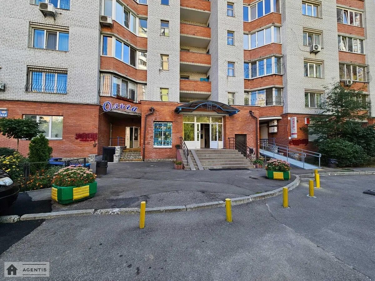 Сдам квартиру 2 комнаты, 80 m², 5 эт./17 этажей. Ореста Васкула вул. (Феодори Пушиної), Киев. 