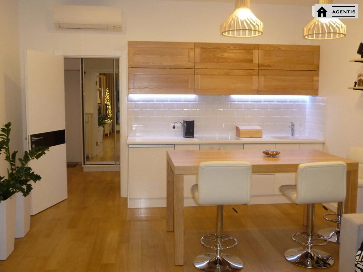 Apartment for rent 2 rooms, 60 m², 18th fl./23 floors. 14, Dniprovs'ka embankment 14, Kyiv. 