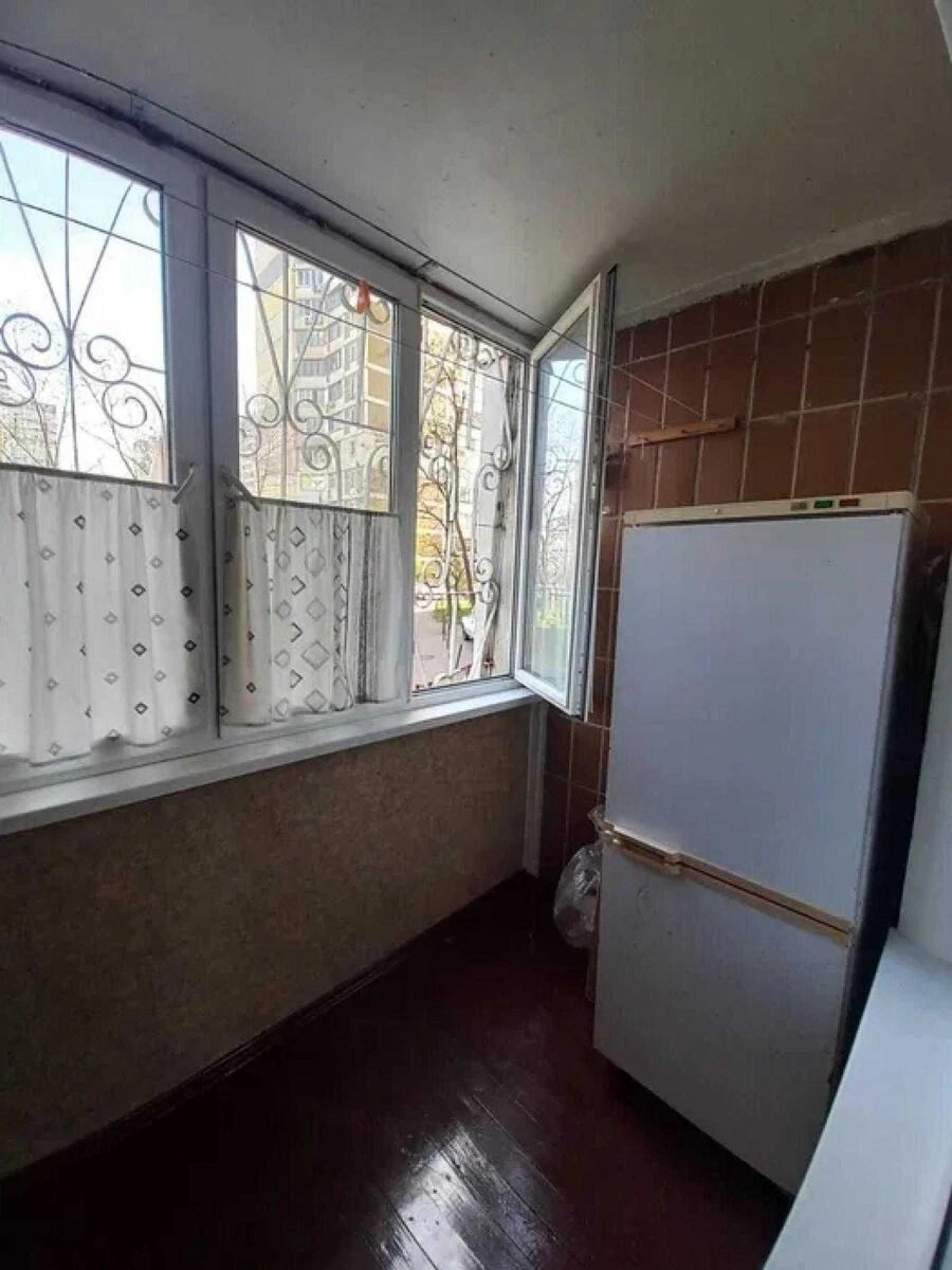 Сдам квартиру 1 комната, 42 m², 1 эт./14 этажей. 60, Володимира Івасюка просп. (Героїв Сталінграда), Киев. 