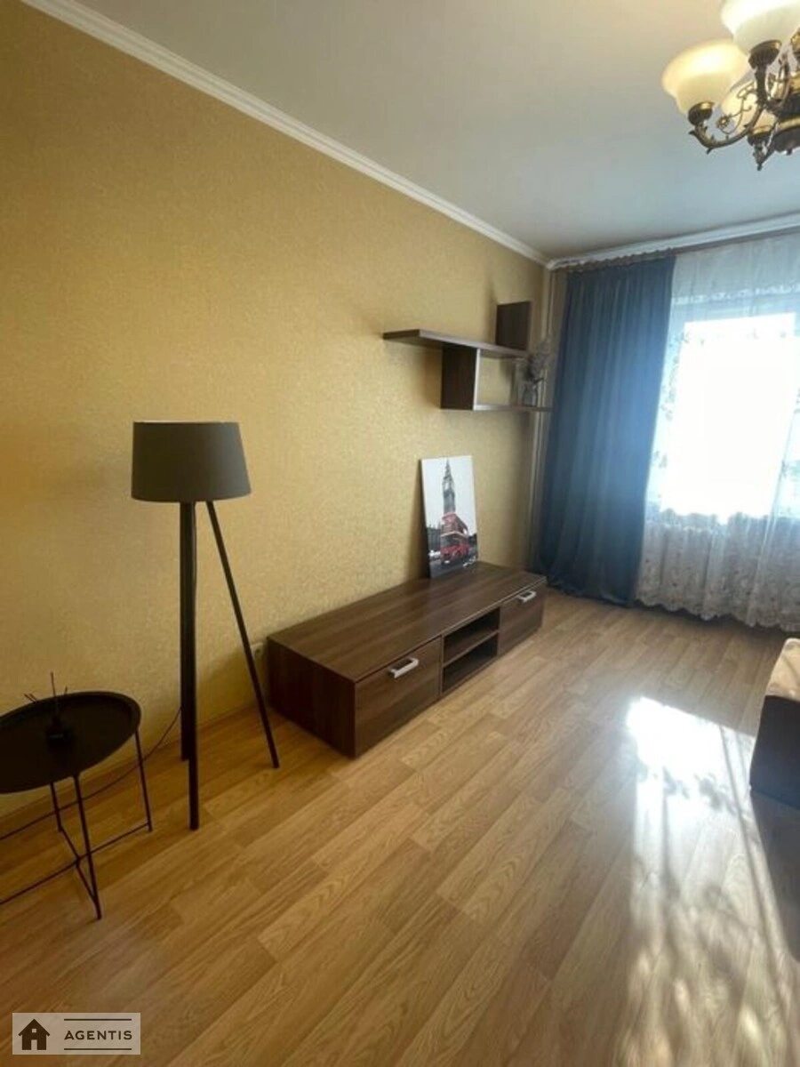 Сдам квартиру 2 комнаты, 78 m², 13 эт./17 этажей. Автозаводская, Киев. 