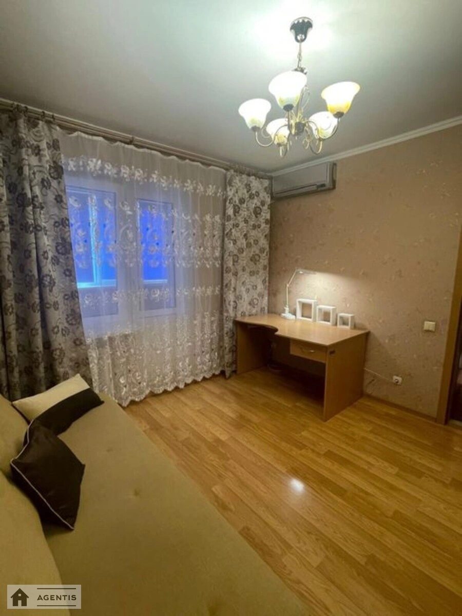 Сдам квартиру 2 комнаты, 78 m², 13 эт./17 этажей. Автозаводская, Киев. 