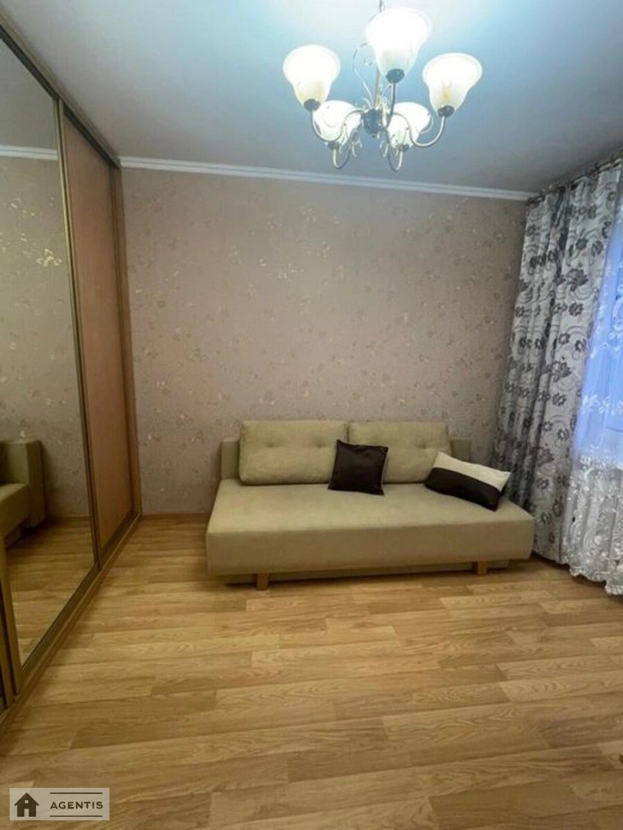 Сдам квартиру 2 комнаты, 78 m², 13 эт./17 этажей. Автозаводская, Киев. 