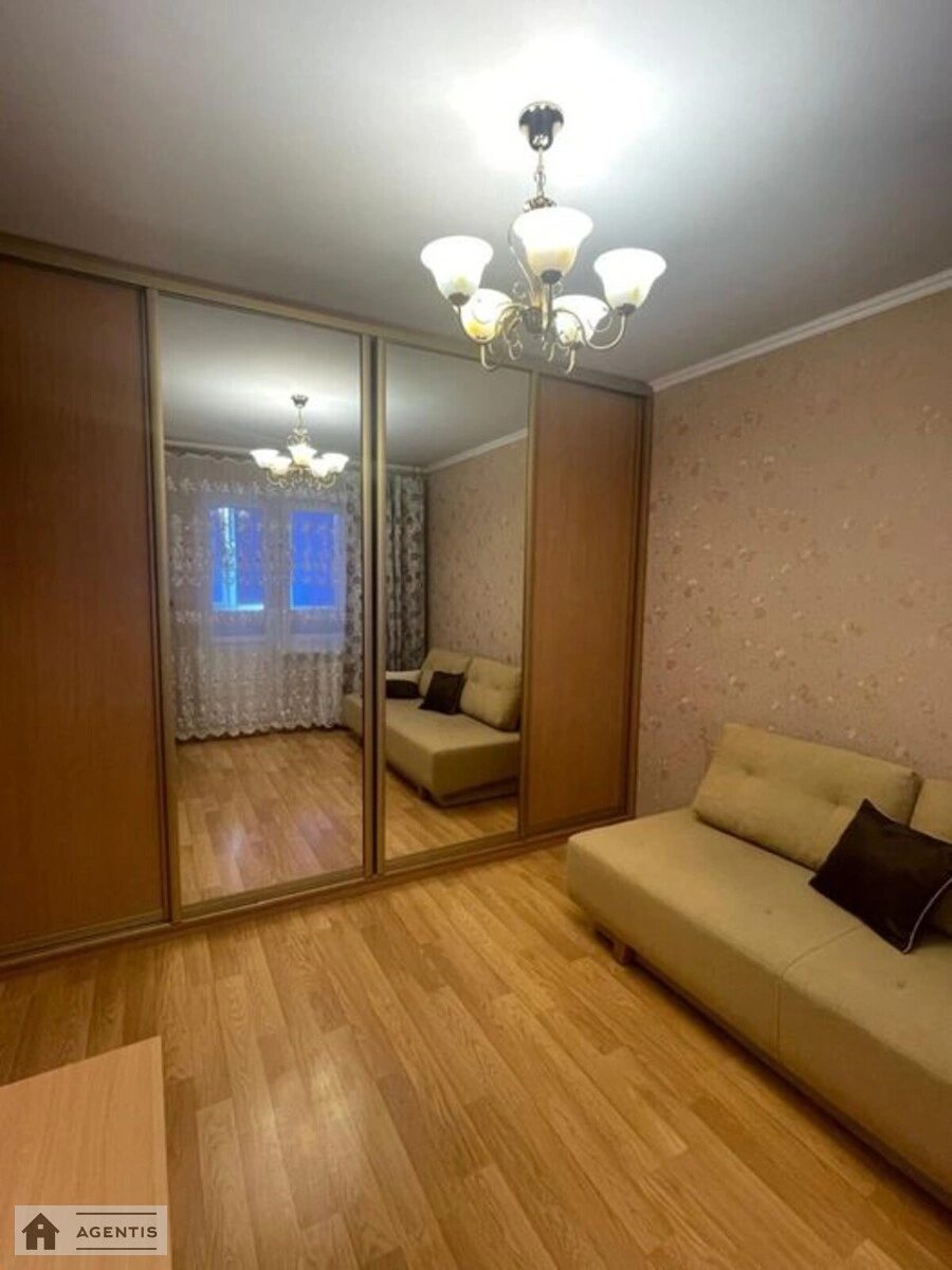 Сдам квартиру 2 комнаты, 78 m², 13 эт./17 этажей. Автозаводская, Киев. 