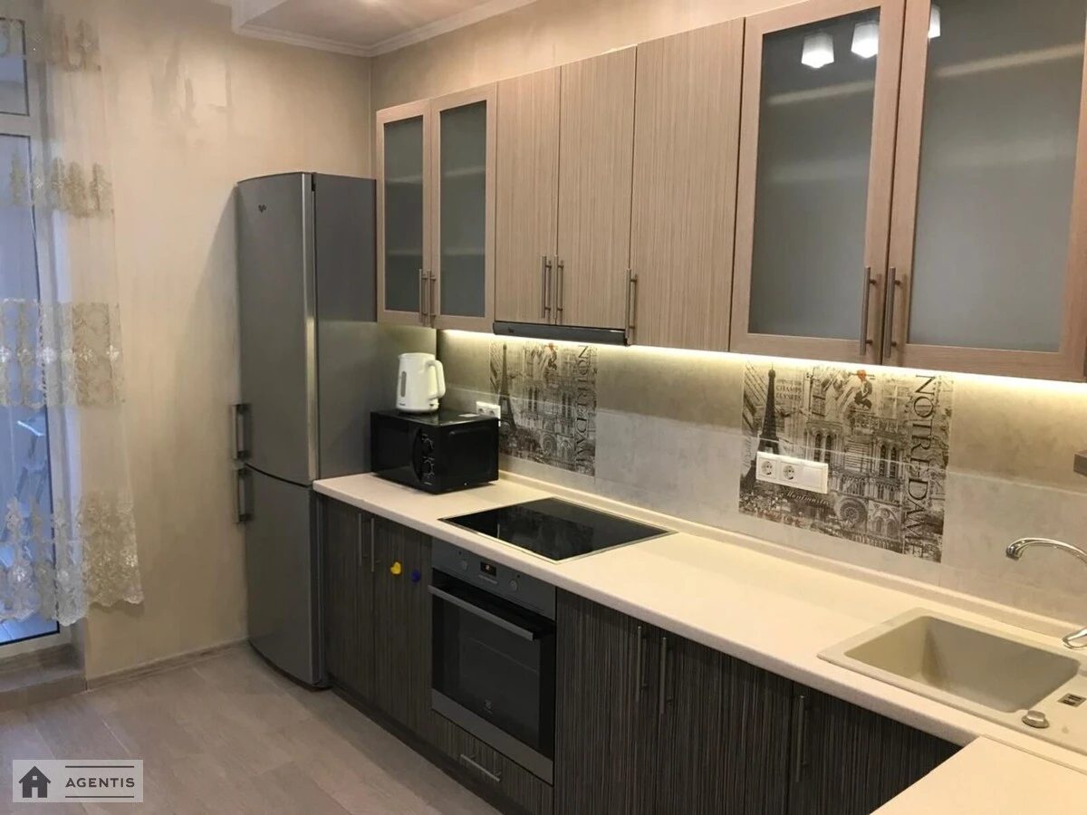 Сдам квартиру 1 комната, 40 m², 8 эт./9 этажей. Регенераторная, Киев. 