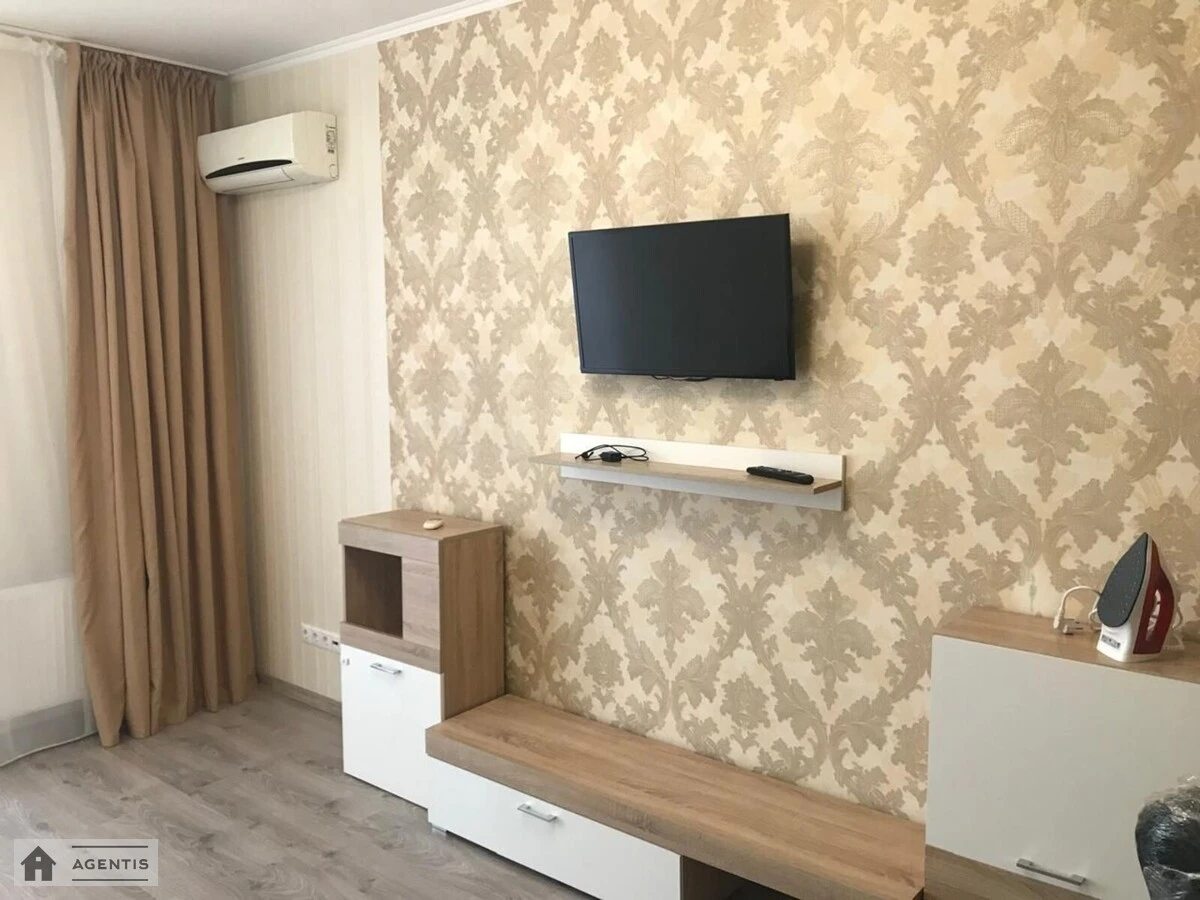 Apartment for rent 1 room, 40 m², 8th fl./9 floors. Regeneratorna, Kyiv. 