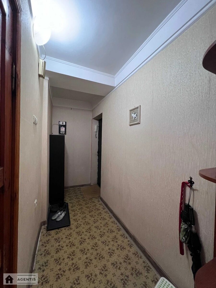 Сдам квартиру 1 комната, 35 m², 5 эт./5 этажей. 4, Зої Бутенко вул. (Сєченова), Киев. 