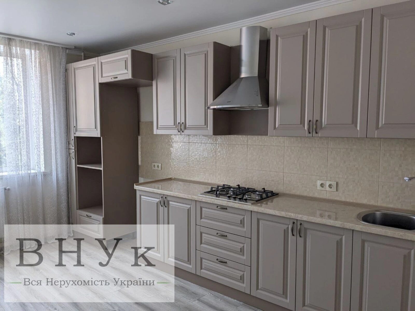 Apartments for sale 2 rooms, 67 m², 3rd fl./4 floors. Pyrohova vul., Ternopil. 