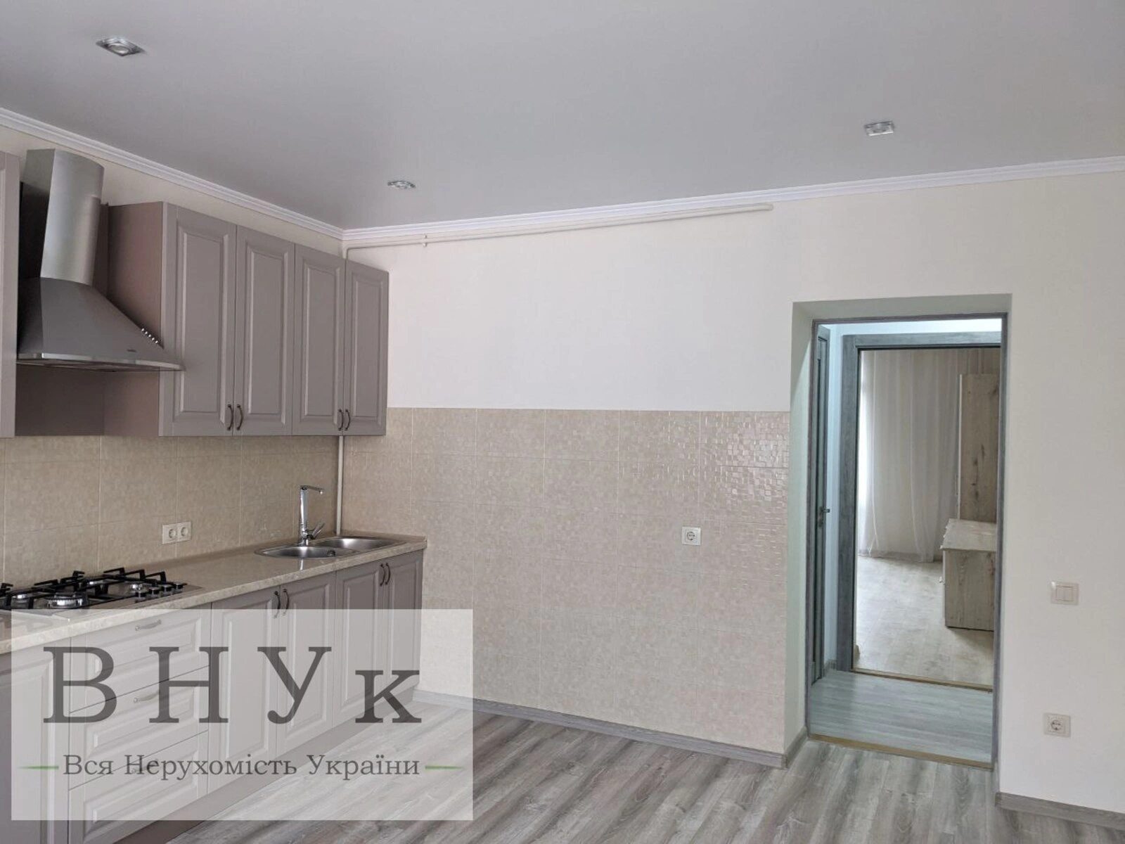 Apartments for sale 2 rooms, 67 m², 3rd fl./4 floors. Pyrohova vul., Ternopil. 