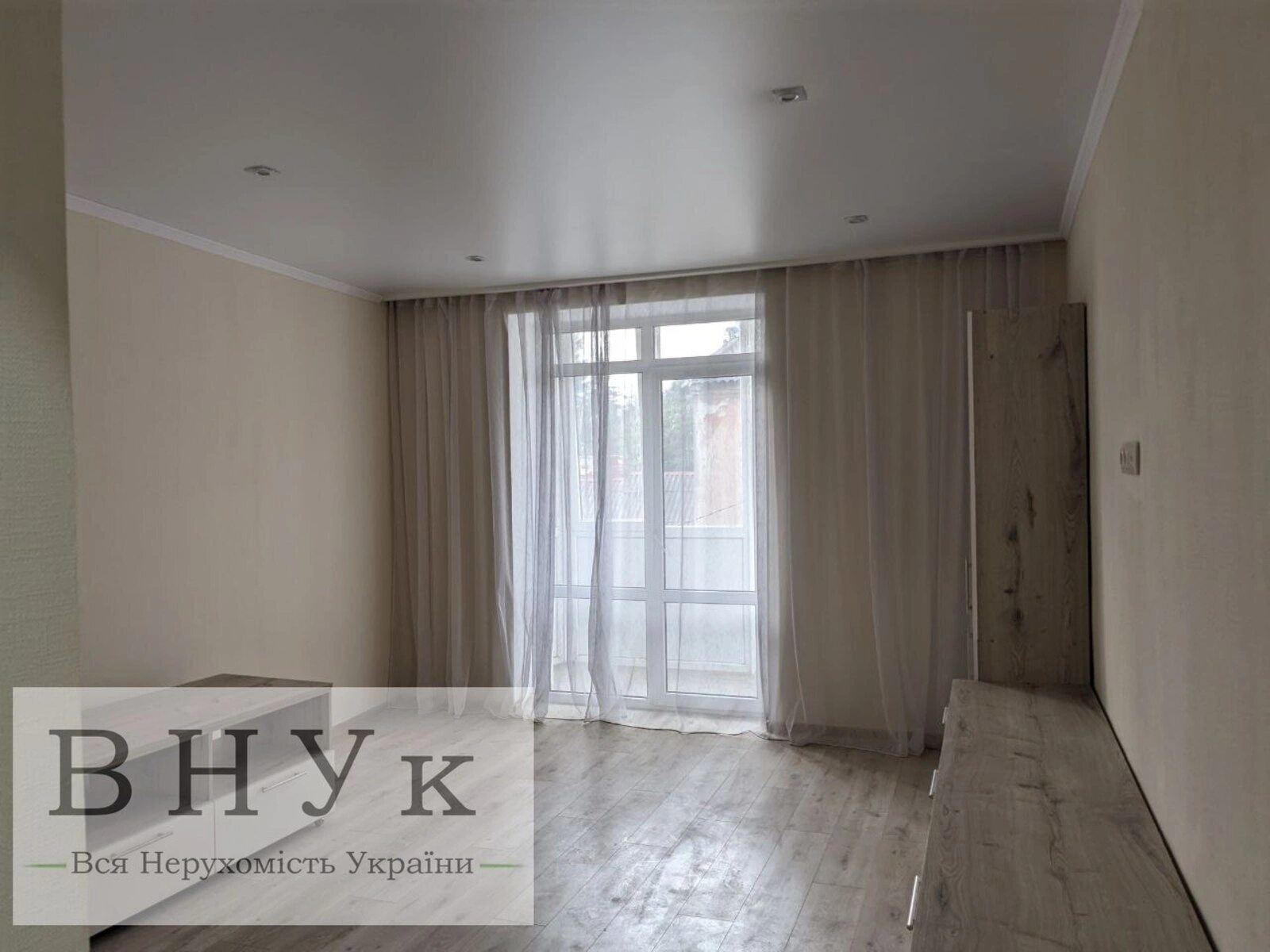 Apartments for sale 2 rooms, 67 m², 3rd fl./4 floors. Pyrohova vul., Ternopil. 