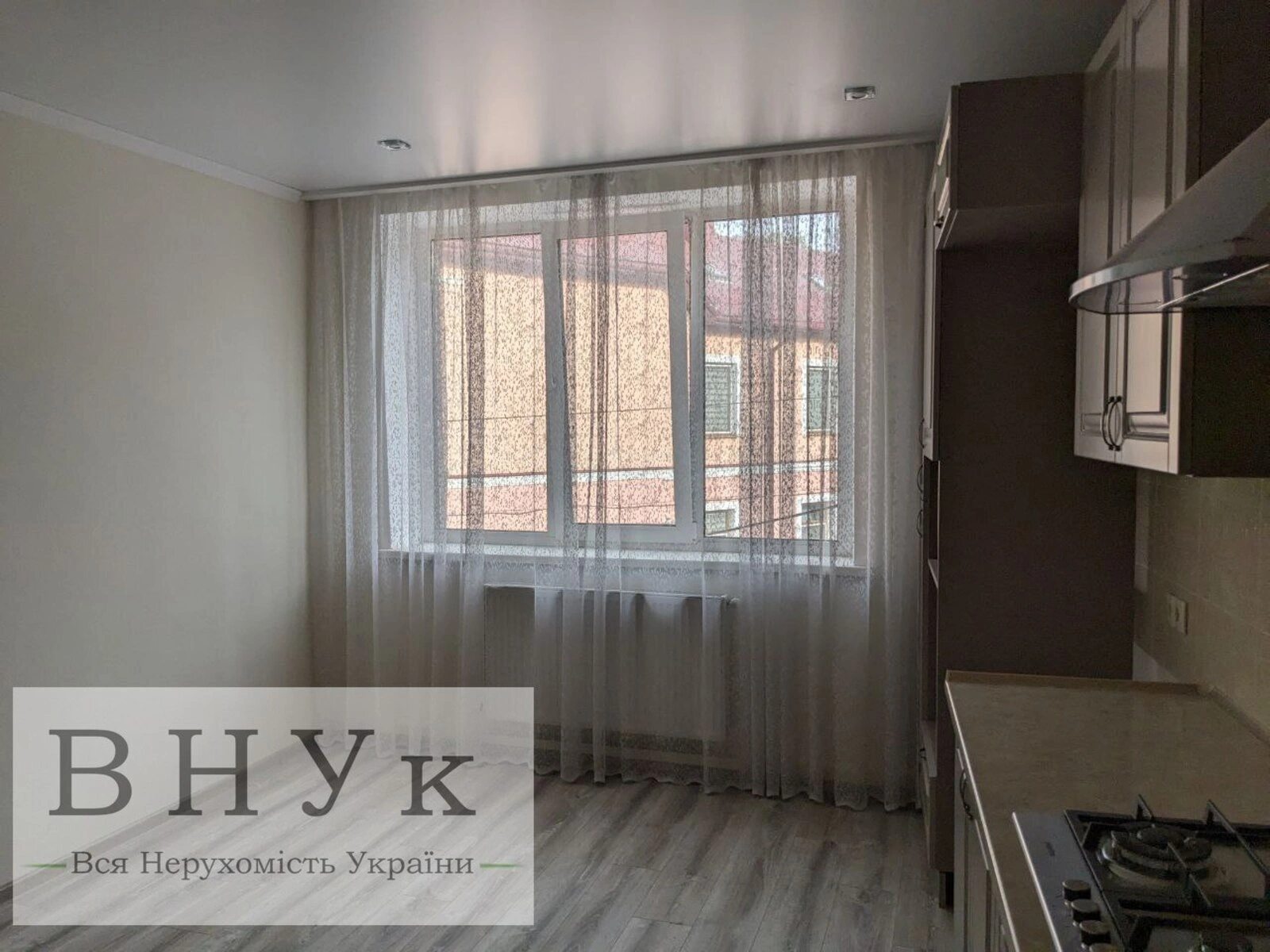 Продажа квартиры 2 комнаты, 67 m², 3 эт./4 этажа. Пирогова вул., Тернополь. 