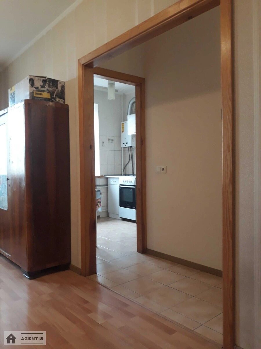 Apartment for rent 1 room, 36 m², 4th fl./5 floors. Akademika Vernadskoho bulv., Kyiv. 