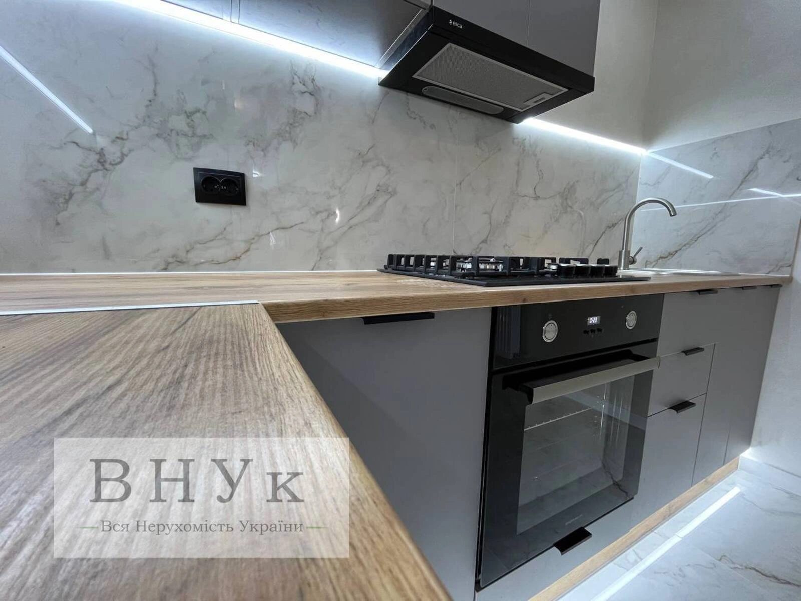 Продаж квартири 2 кімнати, 55 m², 3 пов./11 поверхів. Київська вул., Тернопіль. 