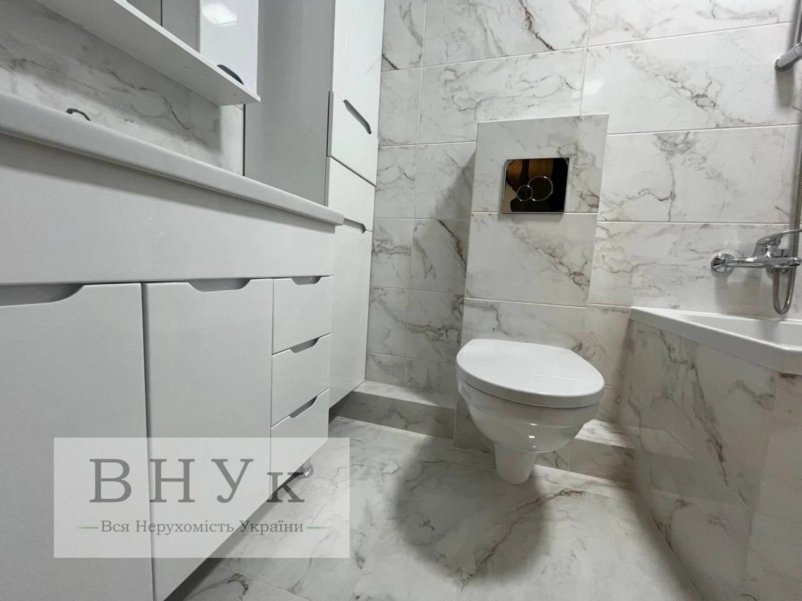 Продаж квартири 2 кімнати, 55 m², 3 пов./11 поверхів. Київська вул., Тернопіль. 