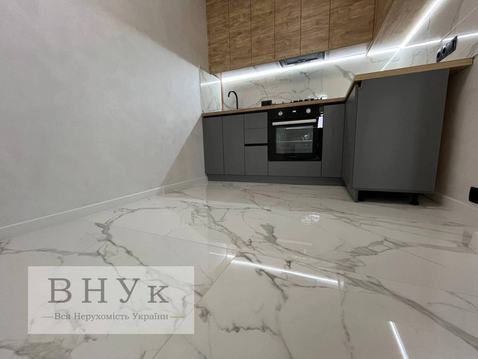 Продаж квартири 2 кімнати, 55 m², 2 пов./11 поверхів. Злуки пр., Тернопіль. 