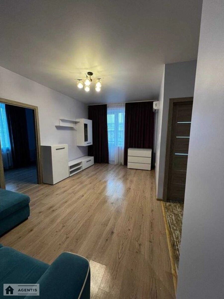 Сдам квартиру 2 комнаты, 46 m², 5 эт./5 этажей. Мира, Киев. 