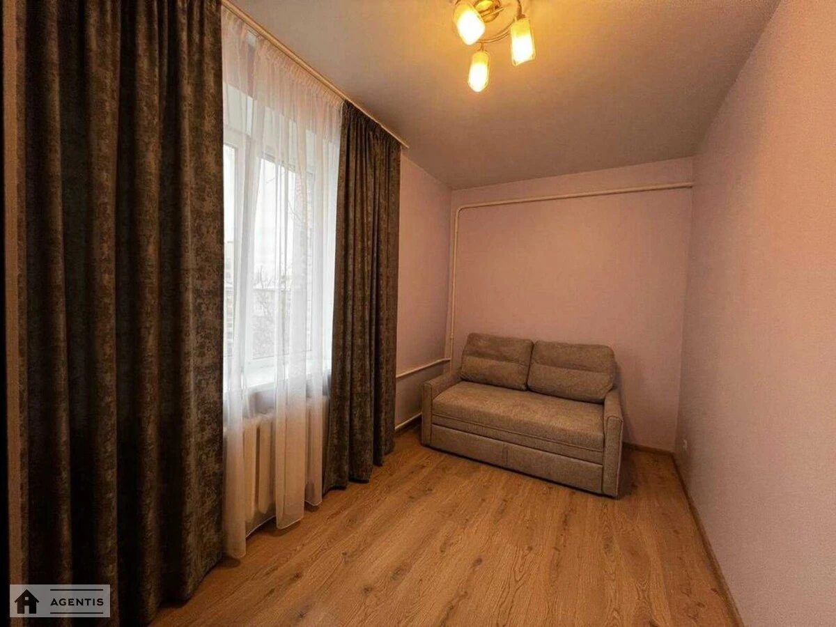 Apartment for rent 2 rooms, 46 m², 5th fl./5 floors. Myru, Kyiv. 