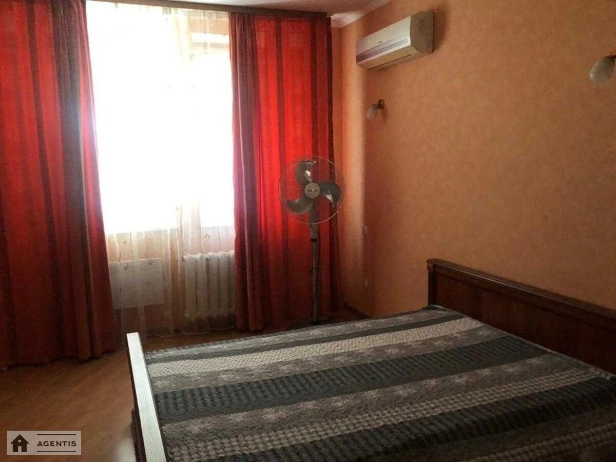 Сдам квартиру 2 комнаты, 72 m², 10 эт./24 этажа. 10, Миколи Бажана просп., Киев. 