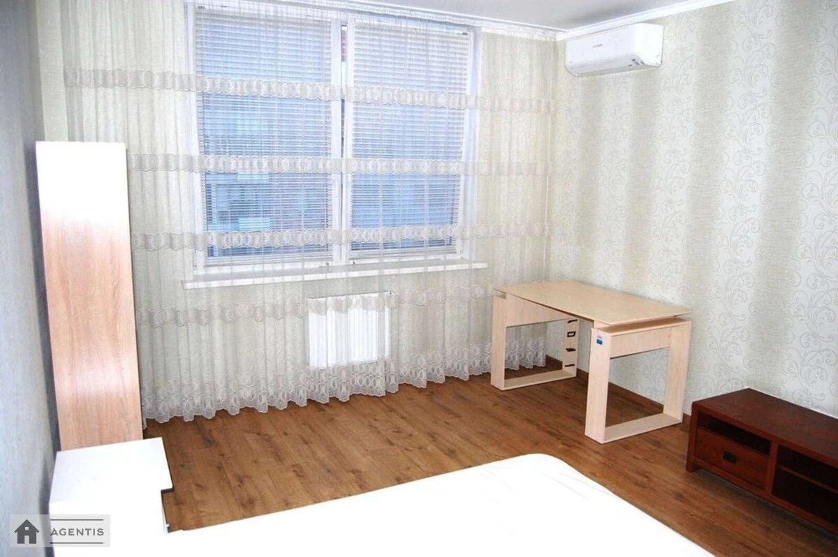 Здам квартиру 1 кімната, 50 m², 5 пов./9 поверхів. 1, Свободи 1, Київ. 