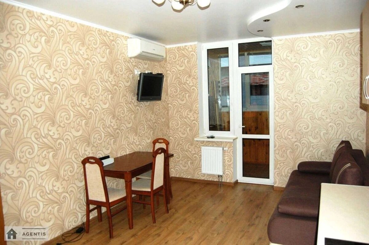 Apartment for rent 1 room, 50 m², 5th fl./9 floors. 1, Svobody 1, Kyiv. 