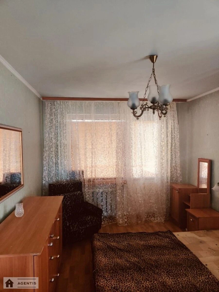 Сдам квартиру 3 комнаты, 66 m², 4 эт./9 этажей. Генерала Наумова вул., Киев. 