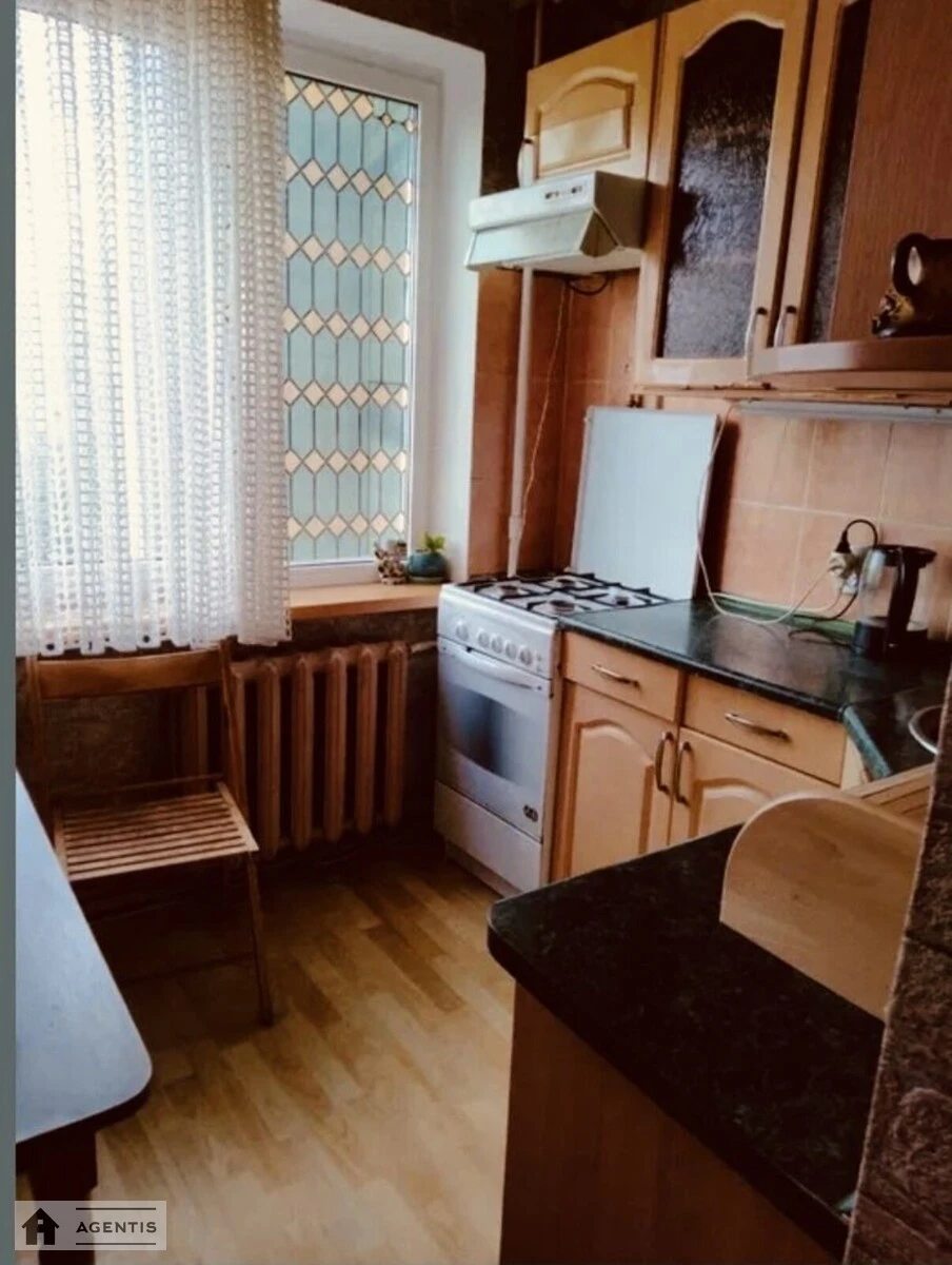 Apartment for rent 3 rooms, 66 m², 4th fl./9 floors. Henerala Naumova vul., Kyiv. 