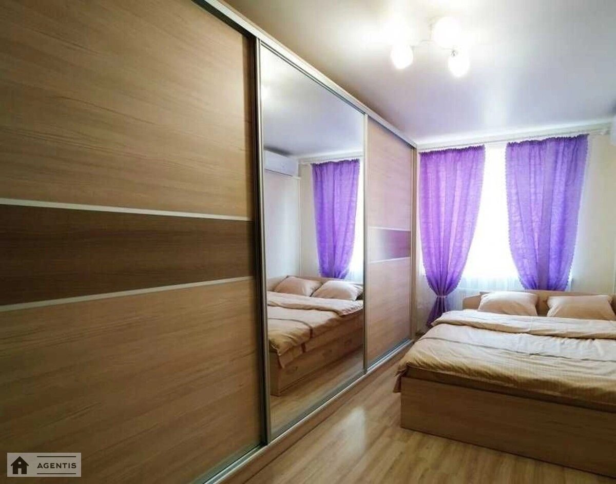 Сдам квартиру 2 комнаты, 58 m², 9 эт./9 этажей. 6, Святошинская 6, Киев. 