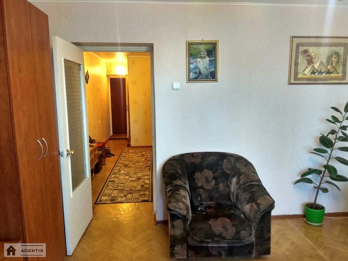 Сдам квартиру 2 комнаты, 58 m², 9 эт./9 этажей. 6, Святошинская 6, Киев. 