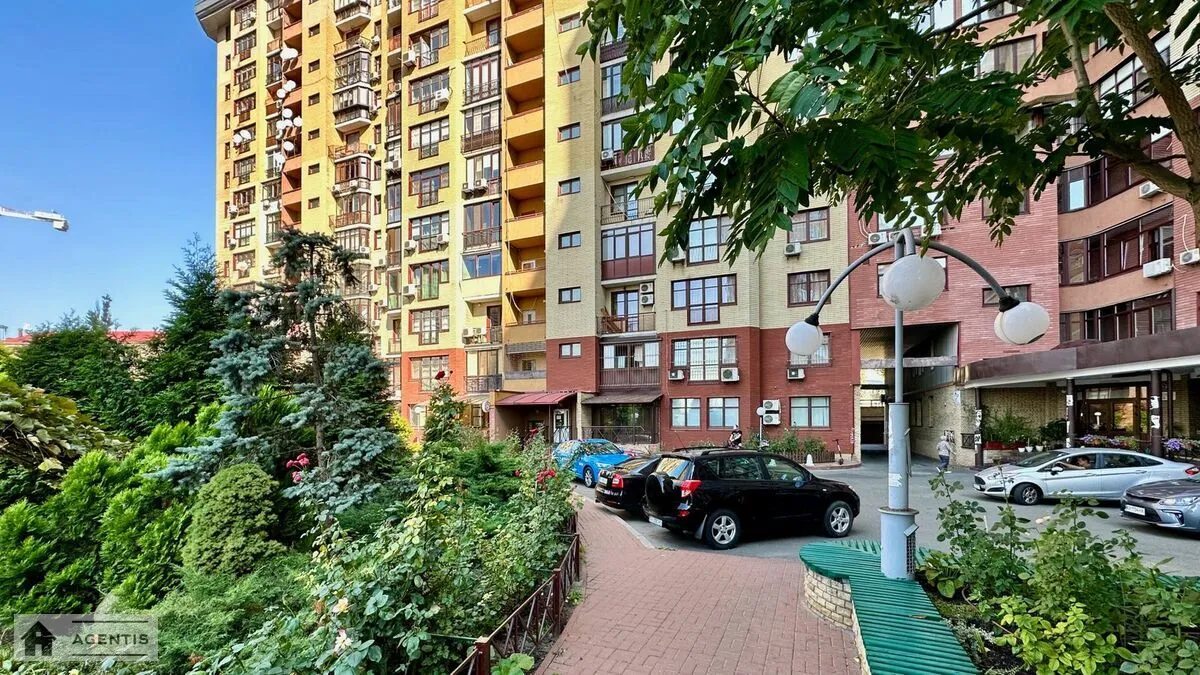 Сдам квартиру 3 комнаты, 108 m², 14 эт./22 этажа. 32, Євгена Коновальця вул. (Щорса), Киев. 