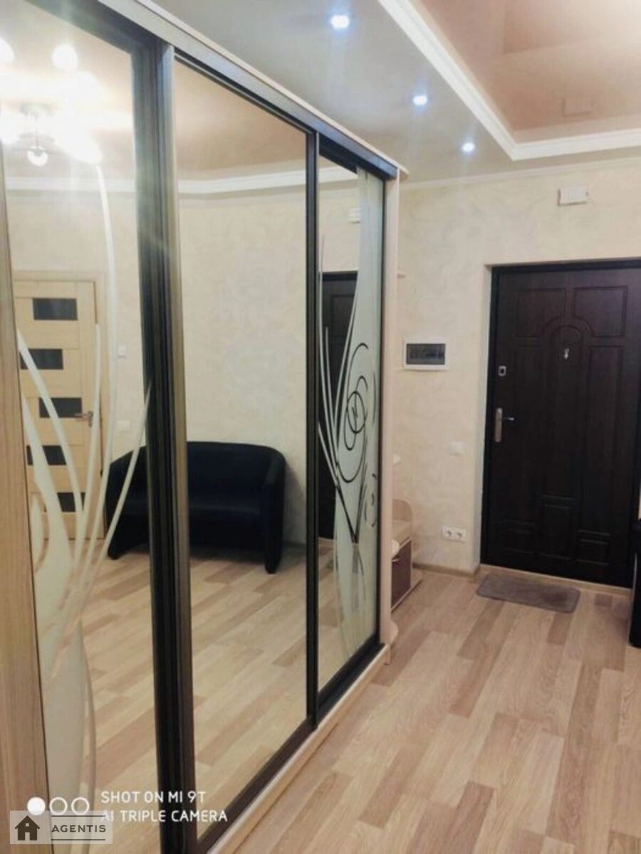 Apartment for rent 1 room, 40 m², 13th fl./18 floors. Svitla, Kyiv. 