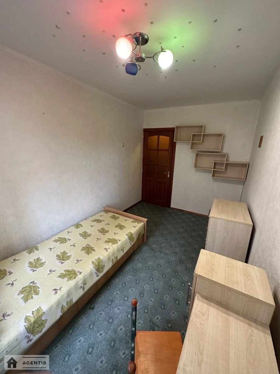 Здам квартиру 3 кімнати, 55 m², 4 пов./9 поверхів. 12, Леся Курбаса 12, Київ. 