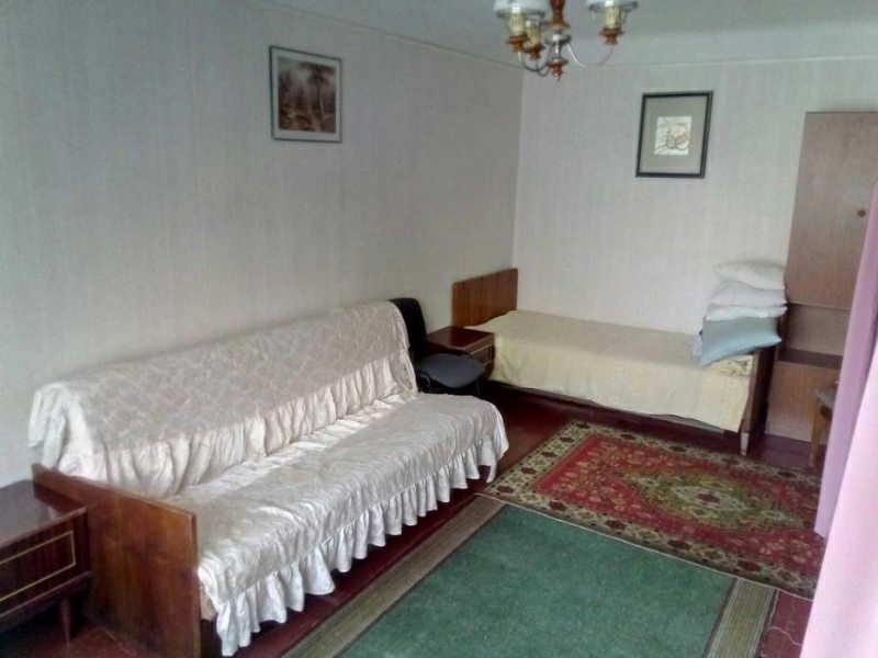 Apartments for sale. 1 room, 32 m², 1st floor/5 floors. Kikvidze, Kyiv. 