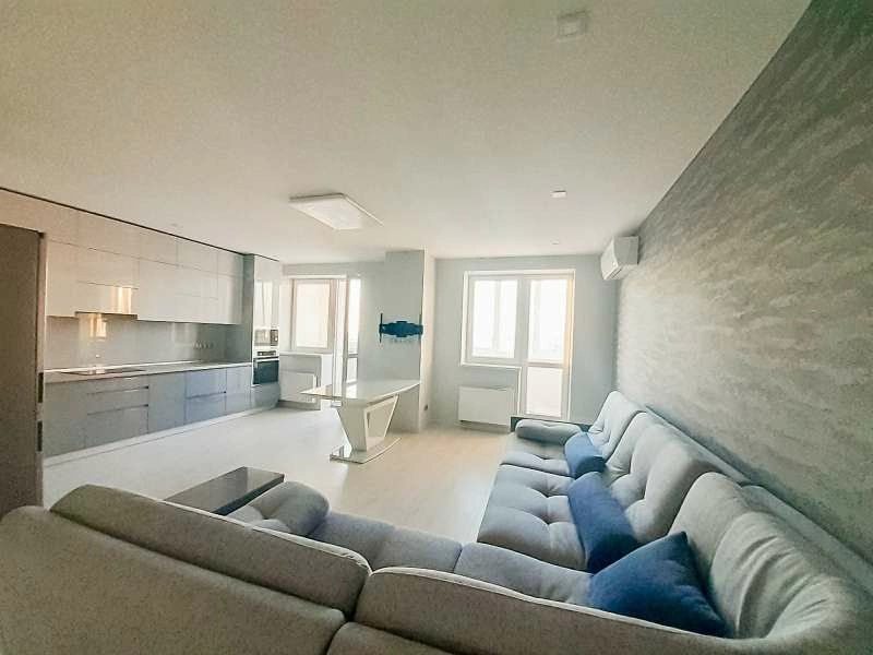 Apartments for sale. 2 rooms, 98 m², 20 floor/20 floors. 58, Tselynohradskaya, Kharkiv. 