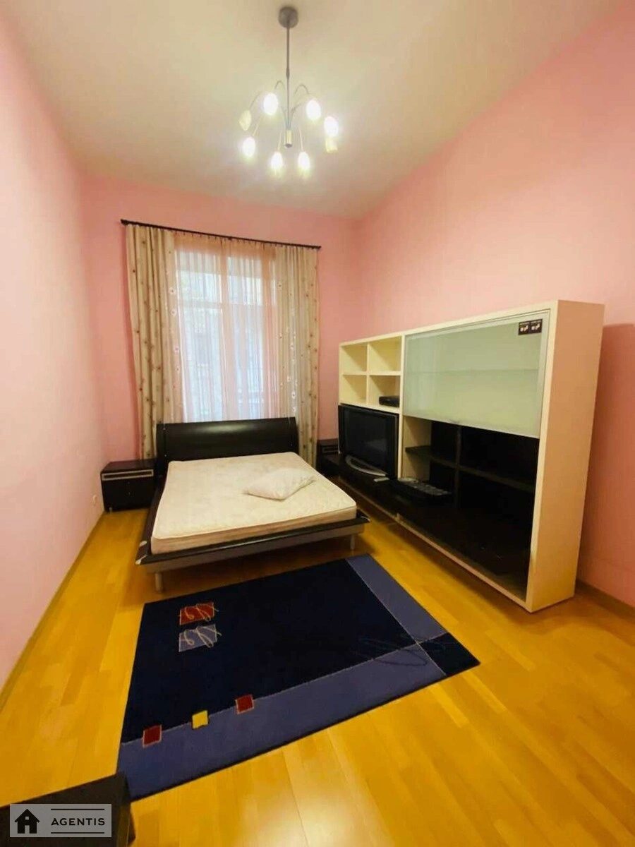 Здам квартиру 3 кімнати, 65 m², 2 пов./4 поверхи. 41, Євгена Чикаленка вул. (Пушкінська), Київ. 