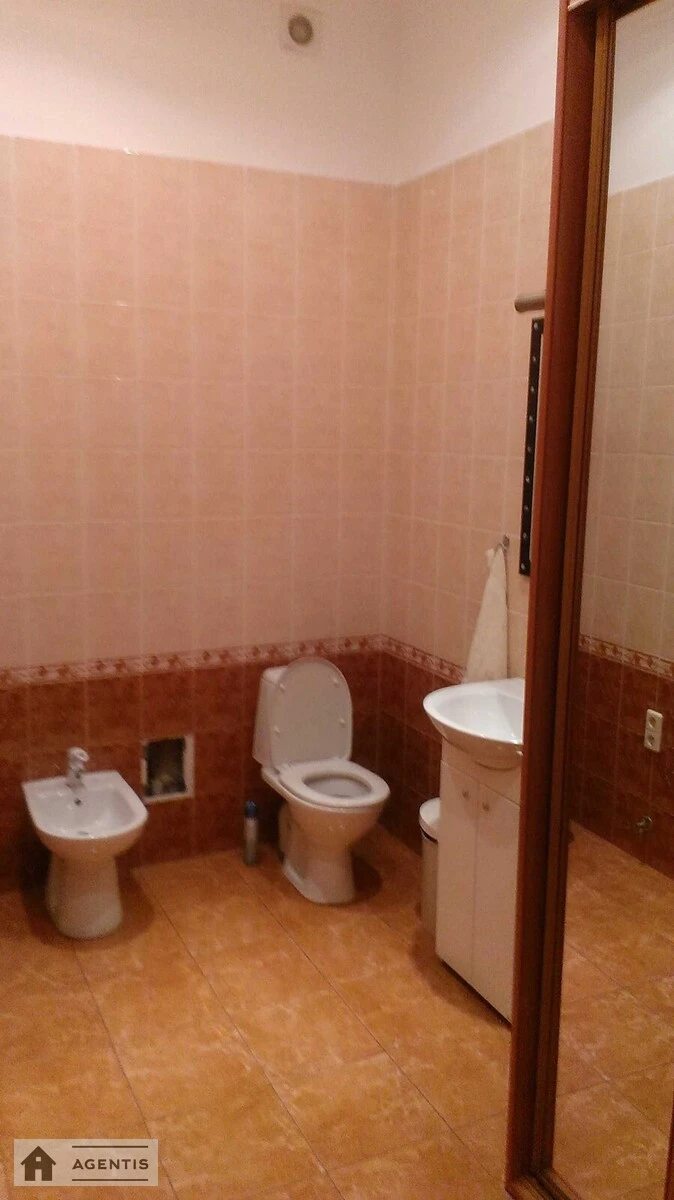 Здам квартиру 2 кімнати, 50 m², 2 пов./5 поверхів. Заньковецької 4, Київ. 