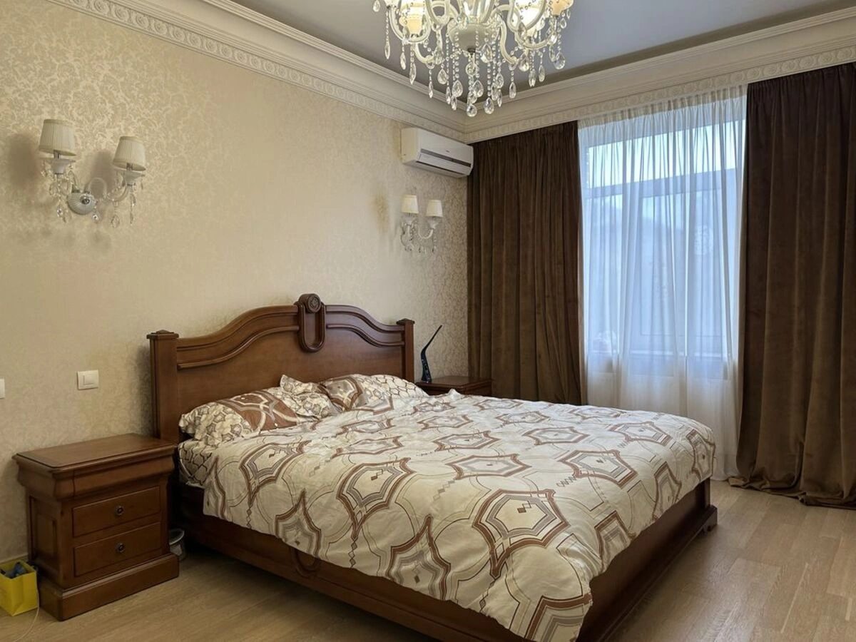 Apartments for sale 3 rooms, 80 m², 3rd fl./5 floors. 3, Svyatoslava Khorobroho vul. Narodnoho opolchennya, Kyiv. 