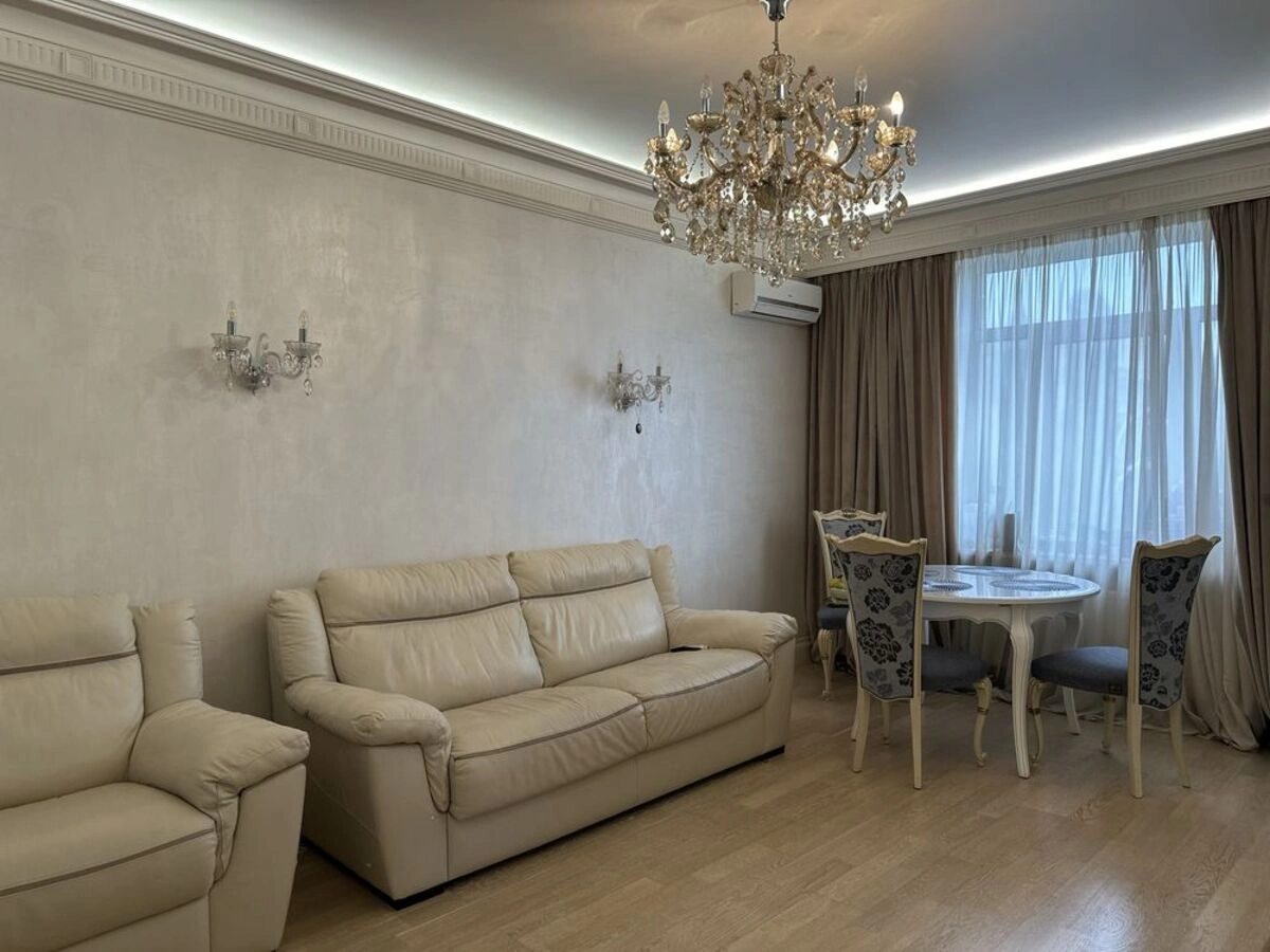 Продаж квартири 3 кімнати, 80 m², 3 пов./5 поверхів. 3, Святослава Хороброго вул. (Народного ополчення), Київ. 