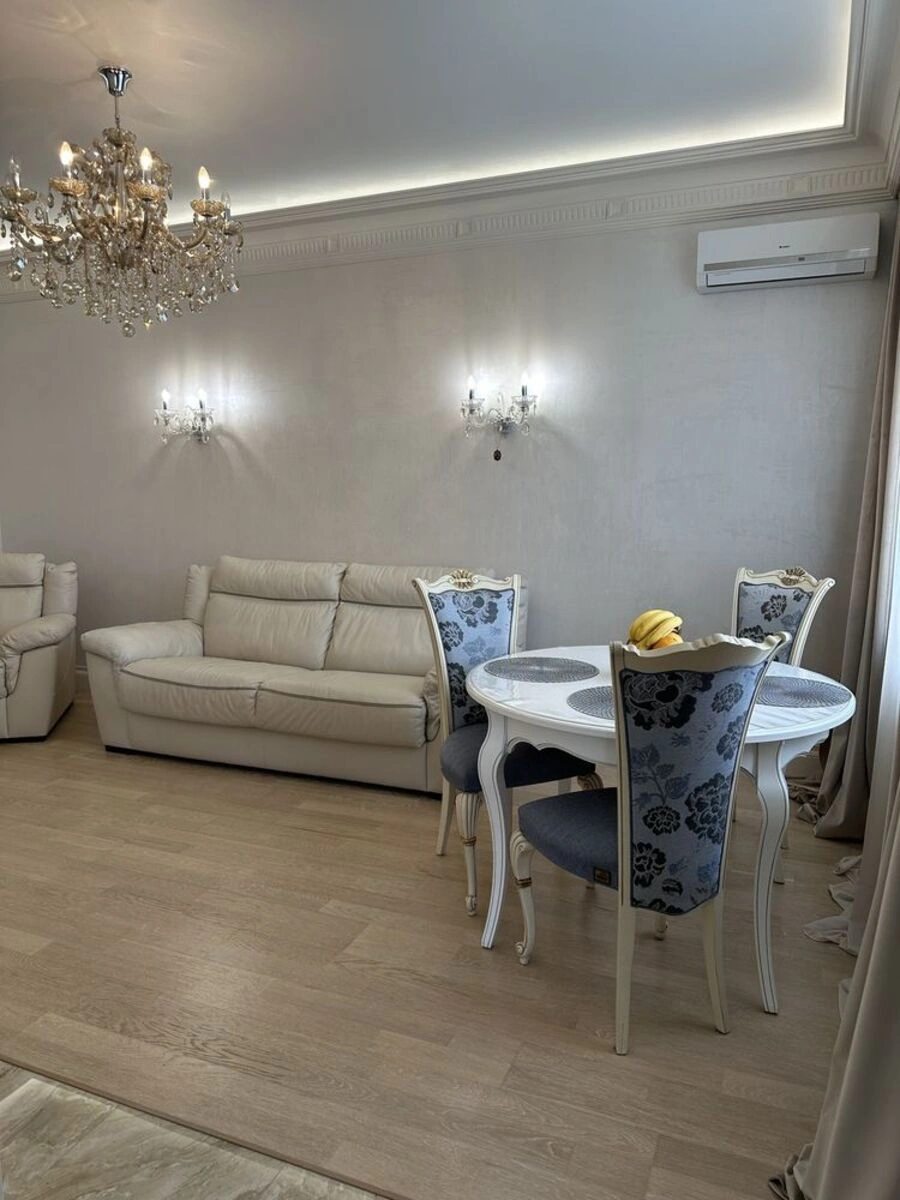 Apartments for sale 3 rooms, 80 m², 3rd fl./5 floors. 3, Svyatoslava Khorobroho vul. Narodnoho opolchennya, Kyiv. 