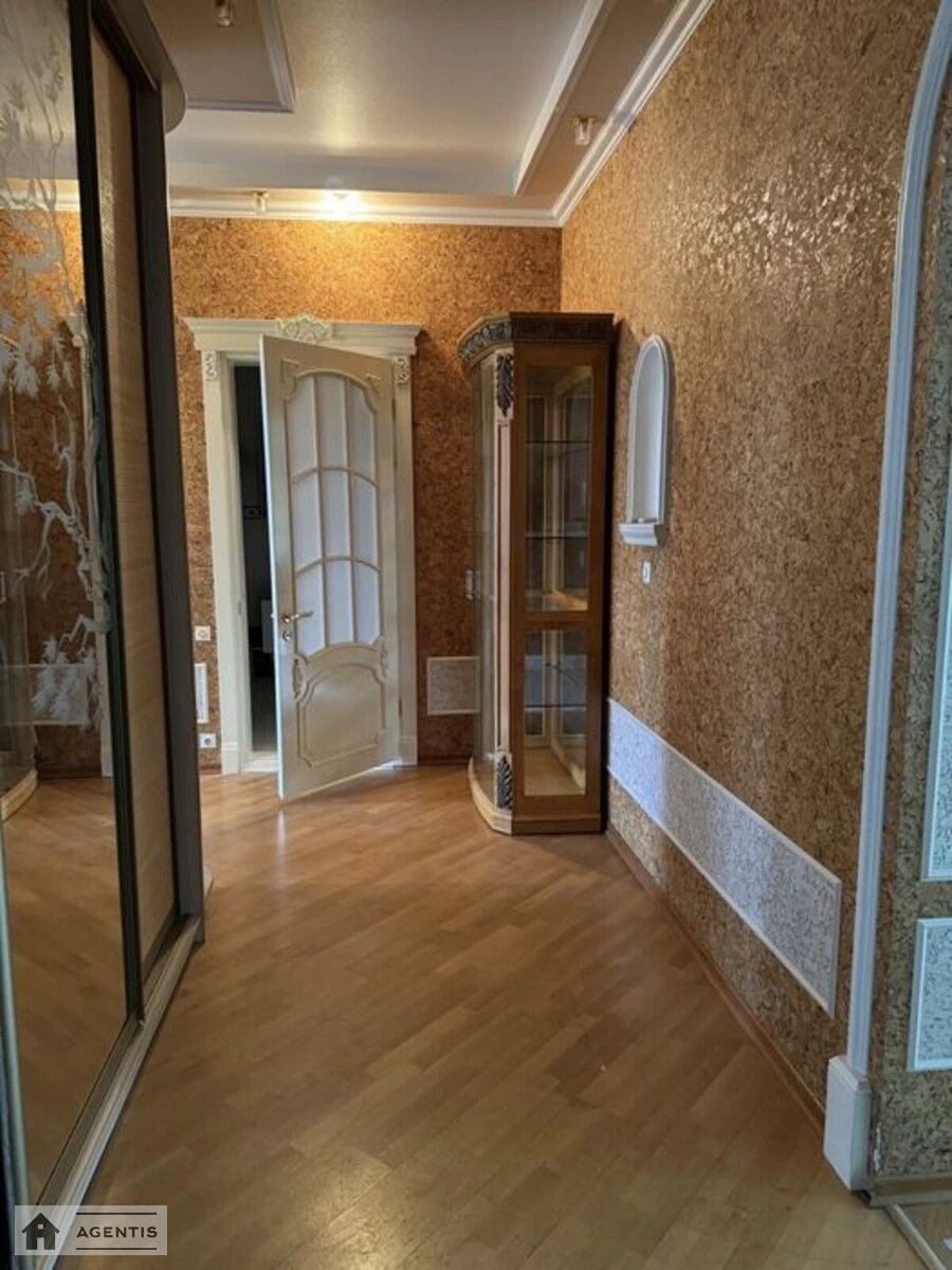 Здам квартиру 3 кімнати, 120 m², 5 пов./6 поверхів. Шевченківський район, Київ. 