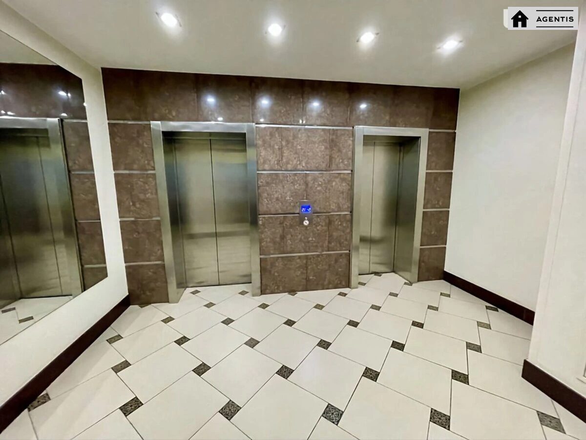 Сдам квартиру 2 комнаты, 80 m², 16 эт./23 этажа. 32, Глубочицкая 32, Киев. 