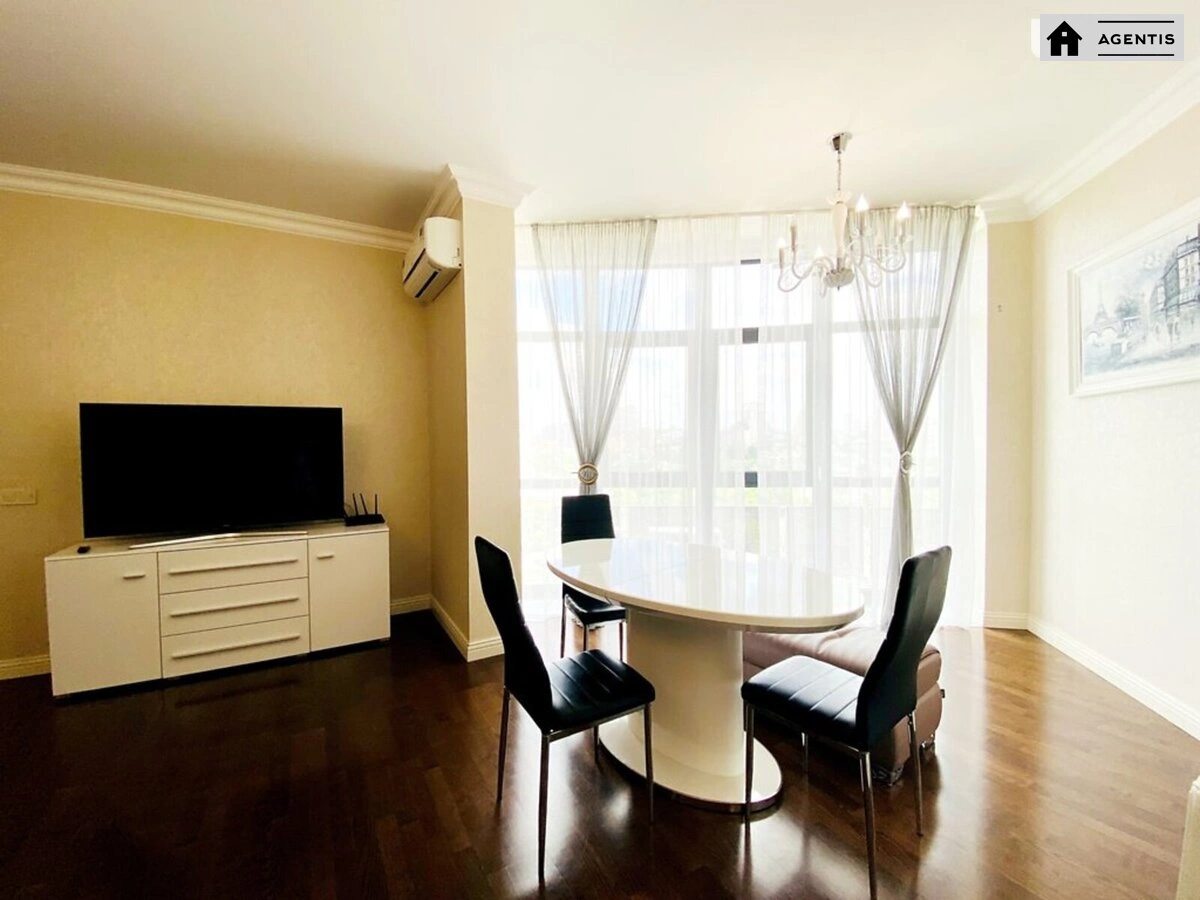 Сдам квартиру 2 комнаты, 80 m², 16 эт./23 этажа. 32, Глубочицкая 32, Киев. 