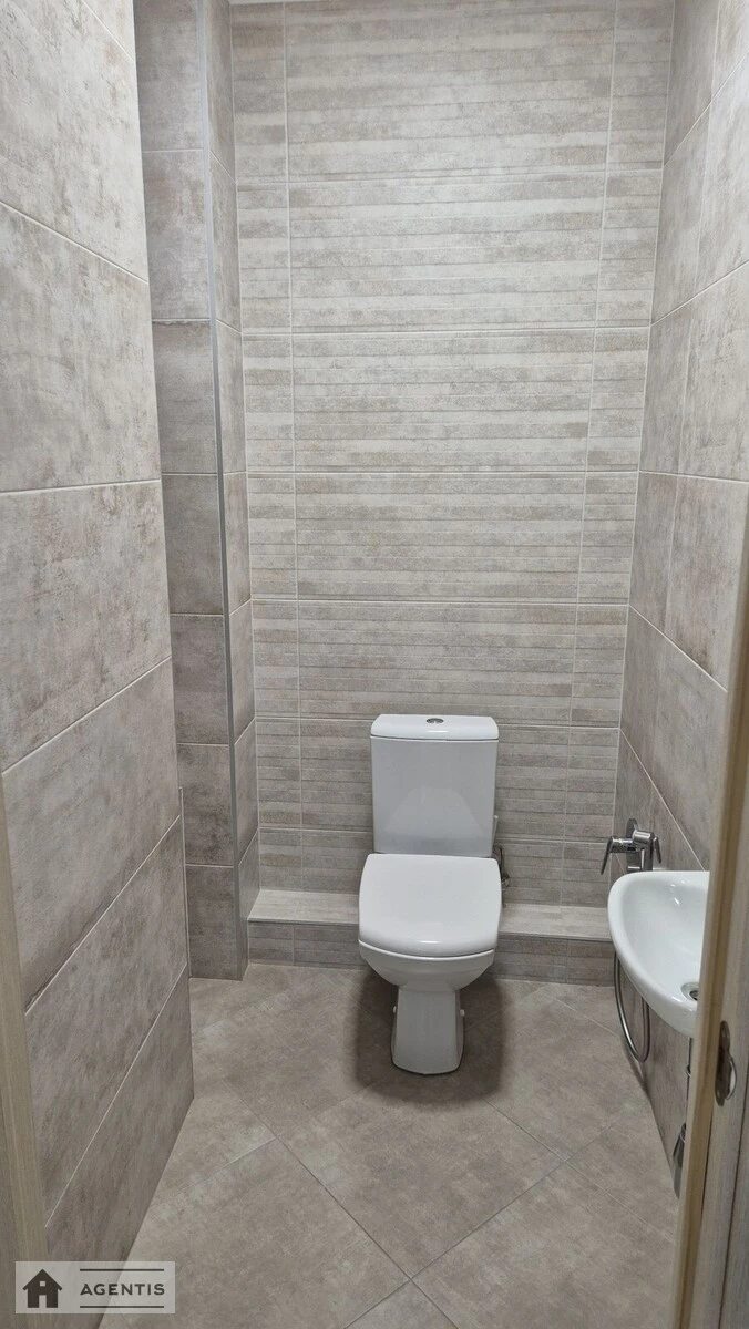 Сдам квартиру 2 комнаты, 64 m², 10 эт./26 этажей. Оболонский, Киев. 