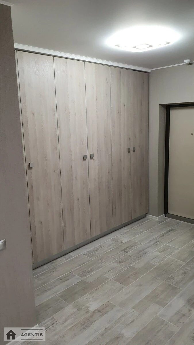 Сдам квартиру 2 комнаты, 64 m², 10 эт./26 этажей. Оболонский, Киев. 