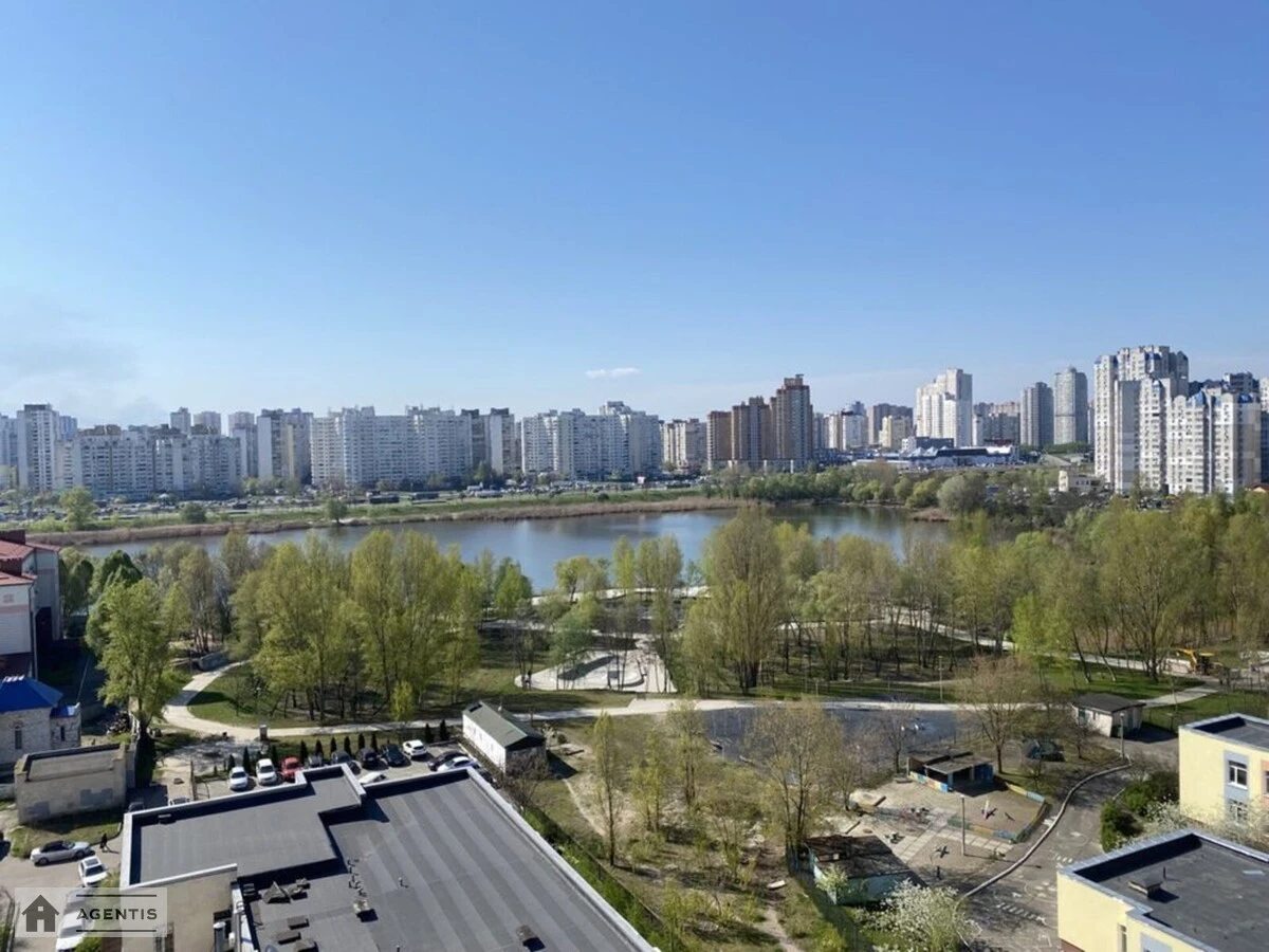 Сдам квартиру 3 комнаты, 100 m², 12 эт./14 этажей. 7, Олександра Кошиця вул., Киев. 