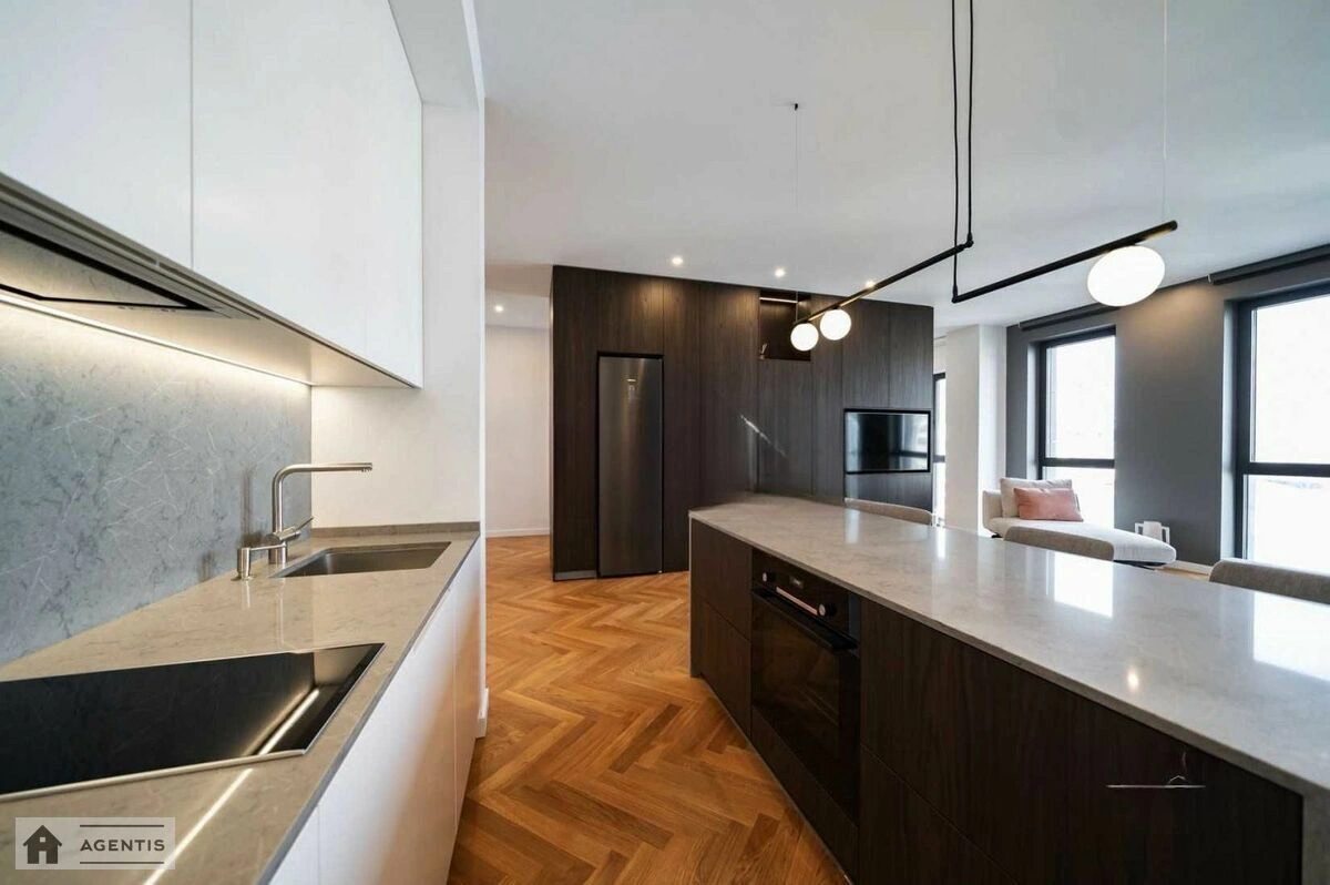 Сдам квартиру 2 комнаты, 70 m², 9 эт./25 этажей. 44, Антоновича вул. (Горького), Киев. 