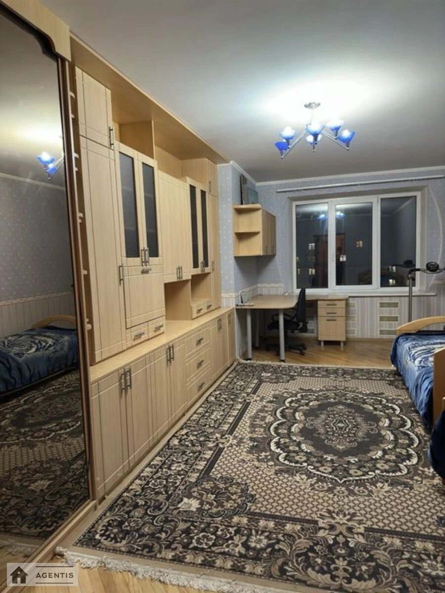 Сдам квартиру 3 комнаты, 120 m², 7 эт./17 этажей. 4, Прилужная 4, Киев. 