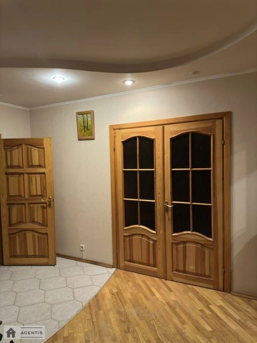 Здам квартиру 3 кімнати, 120 m², 7 пов./17 поверхів. 4, Прилужна 4, Київ. 