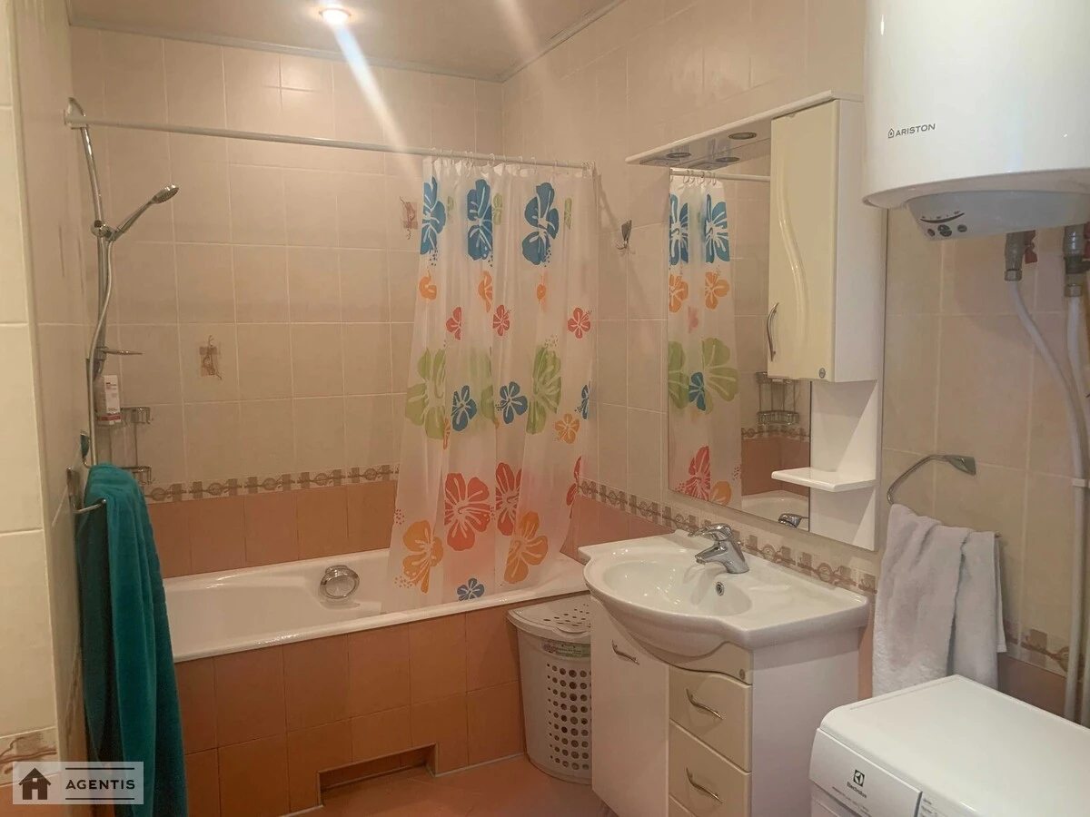 Сдам квартиру 1 комната, 54 m², 17 эт./25 этажей. 13, Анни Ахматової вул., Киев. 