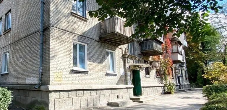 Здам квартиру 2 кімнати, 60 m², 2 пов./4 поверхи. 33, Будівельників 33, Київ. 