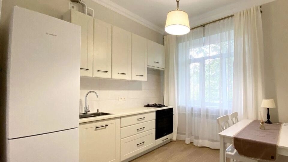 Apartment for rent 2 rooms, 60 m², 2nd fl./4 floors. 33, Budivelnykiv 33, Kyiv. 